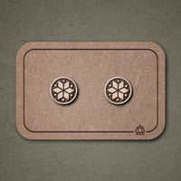 Dark Geometric Flower Wooden Stud Earrings 9mm — Ansicht 1