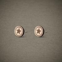 Wooden Stud Earrings Star N°3 | FEINFORMART — Ansicht 2