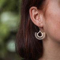 "Boho" Wooden Dangle Earrings – Feather-light & Hypoallergenic — Ansicht 2