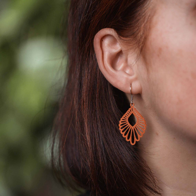 "Mindful" Wooden Drop Earrings - Featherlight, Delicate, Hypoallergenic — Ansicht 7