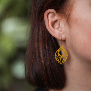 „Mindful“ Ohrhänger aus Holz – federleicht | filigran | antiallergen