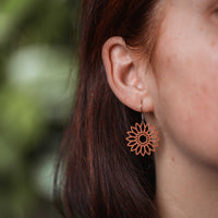 Flower Wooden Drop Earrings – feather-light, delicate, hypoallergenic — Ansicht 12