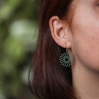 „Flower“ Ohrhänger aus Holz – federleicht | filigran | antiallergen