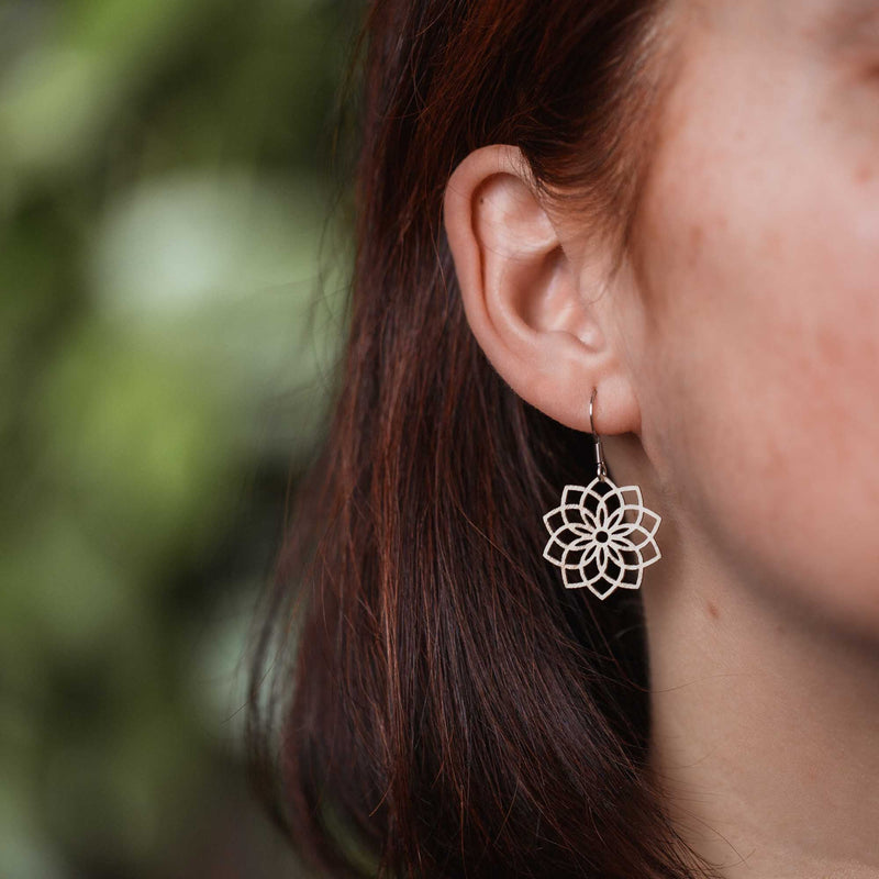 "Mandala" Wooden Earrings – feather-light, delicate, hypoallergenic — Ansicht 17