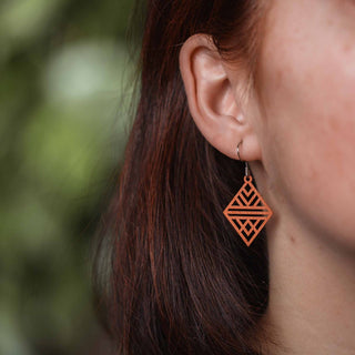 „Tribal Echo“ Ohrhänger aus Holz – federleicht | filigran | antiallergen