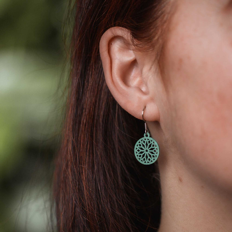 "Sunwheel" Wooden Drop Earrings – feathery light, delicate, hypoallergenic — Ansicht 7