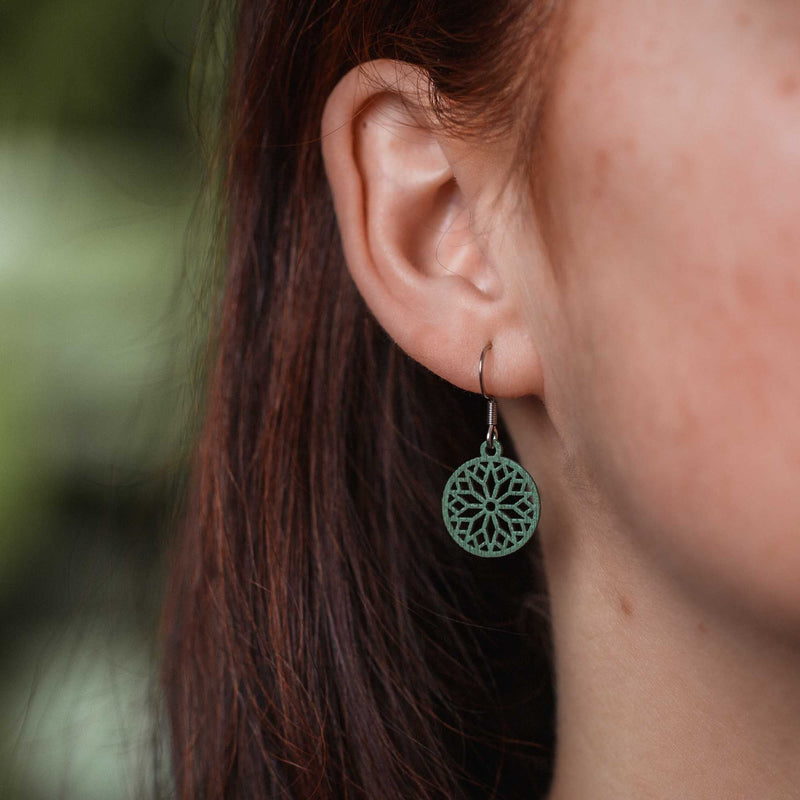 "Sunwheel" Wooden Drop Earrings – feathery light, delicate, hypoallergenic — Ansicht 17
