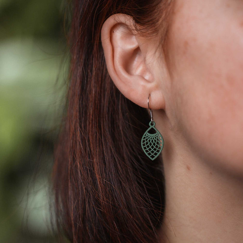 "Leaf" Wooden Earrings – feather-light, delicate, hypoallergenic — Ansicht 2