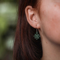 Flower mini wooden earrings - feather-light & anti-allergenic stainless steel studs — Ansicht 12