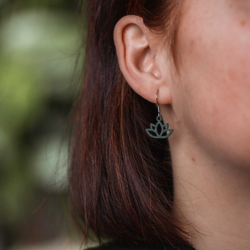 Flower Lotus Wooden Drop Earrings – feather-light and anti-allergenic — Ansicht 22