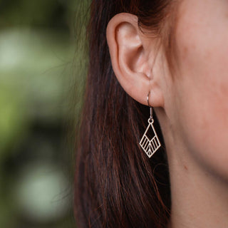 „Tribe mini“ Ohrhänger aus Holz – federleicht | filigran | antiallergen