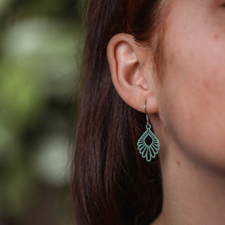 „Mindful mini“ Ohrhänger aus Holz – federleicht | filigran | antiallergen