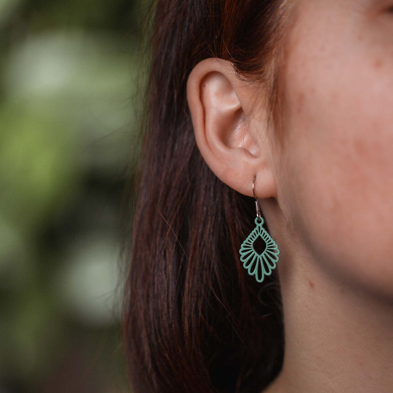 Mindful Mini Wooden Drop Earrings – feather-light, delicate, hypoallergenic — Ansicht 7