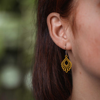 „Mindful mini“ Ohrhänger aus Holz – federleicht | filigran | antiallergen