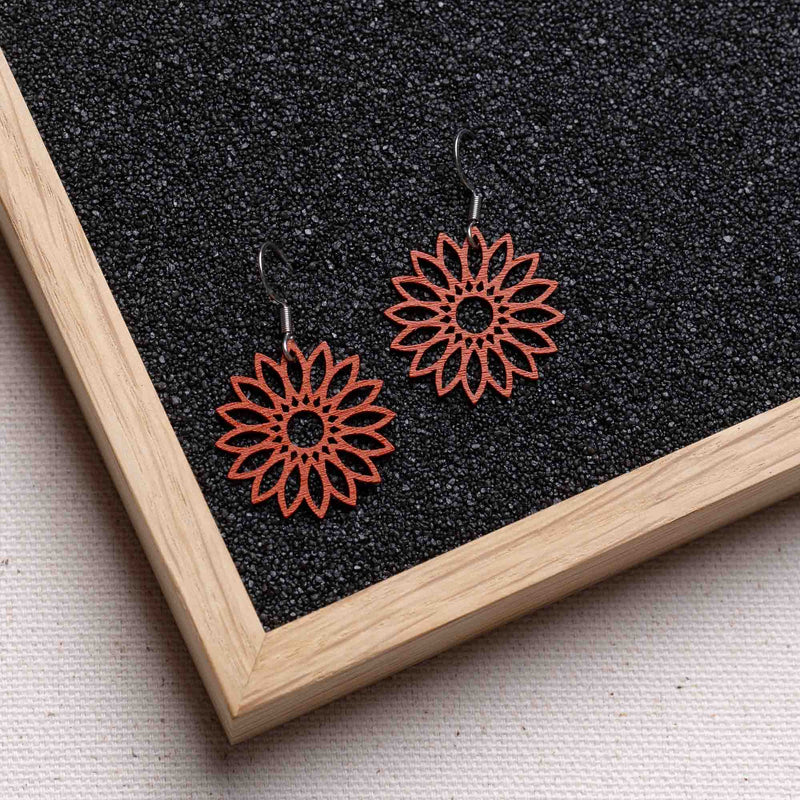 Flower Wooden Drop Earrings – feather-light, delicate, hypoallergenic — Ansicht 11