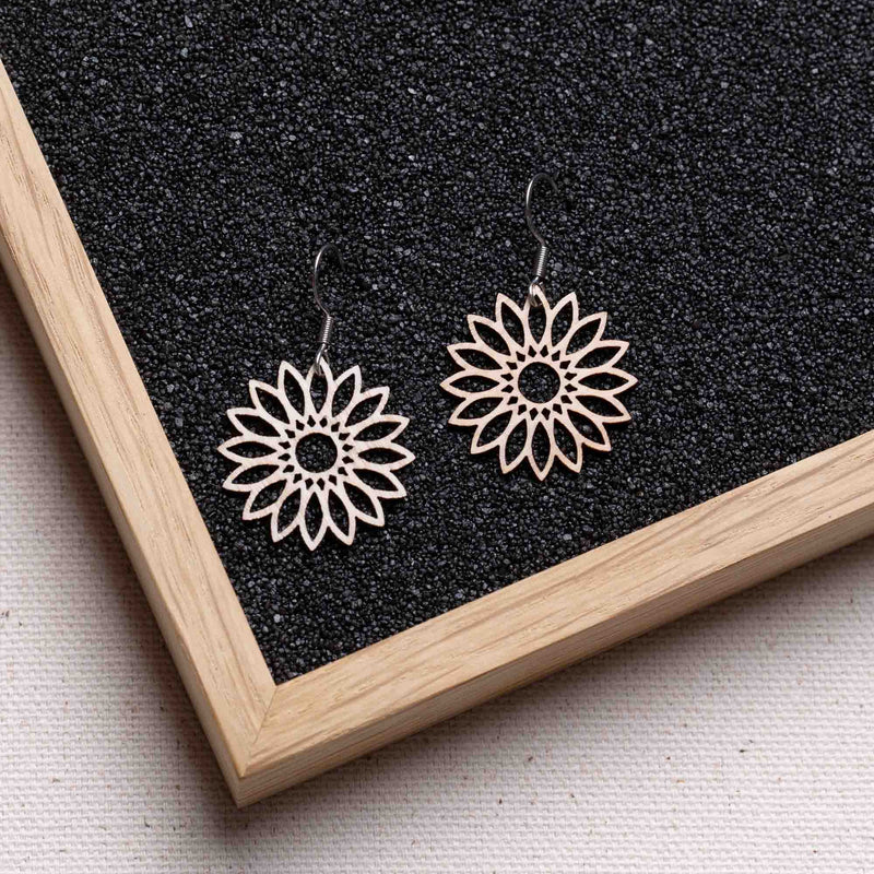 Flower Wooden Drop Earrings – feather-light, delicate, hypoallergenic — Ansicht 21
