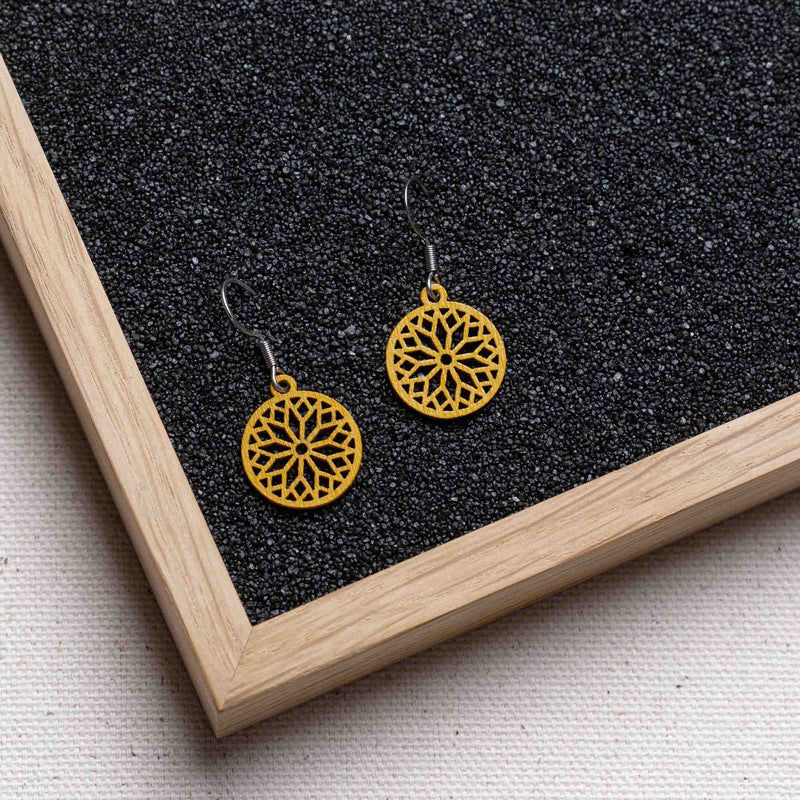 "Sunwheel" Wooden Drop Earrings – feathery light, delicate, hypoallergenic — Ansicht 1