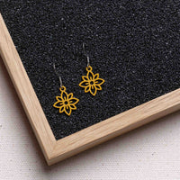 Flower mini wooden earrings - feather-light & anti-allergenic stainless steel studs — Ansicht 26