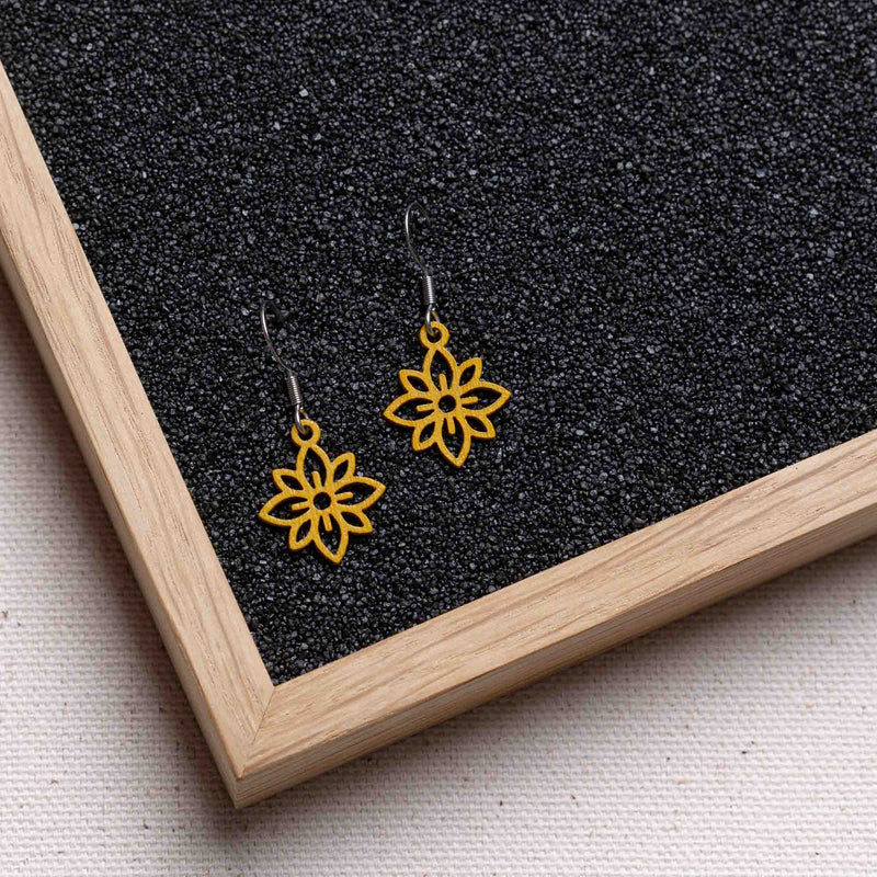 Flower mini wooden earrings - feather-light & anti-allergenic stainless steel studs — Ansicht 26