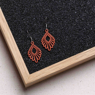 „Mindful mini“ Ohrhänger aus Holz – federleicht | filigran | antiallergen