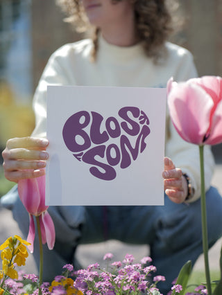 Blossom Out T-Shirt – Flieder | Feminin & Kunstvoll | Bio & Fair