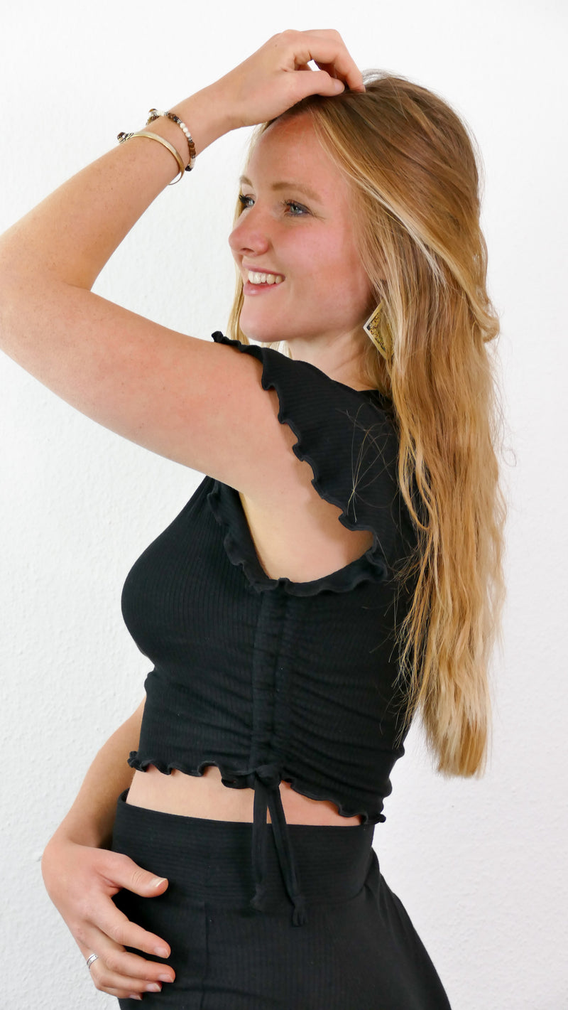 TENCEL FARRAH Crop T-Shirt black – Rippoptik mit Schnürung & Schmetterlingsärmel — Ansicht 7