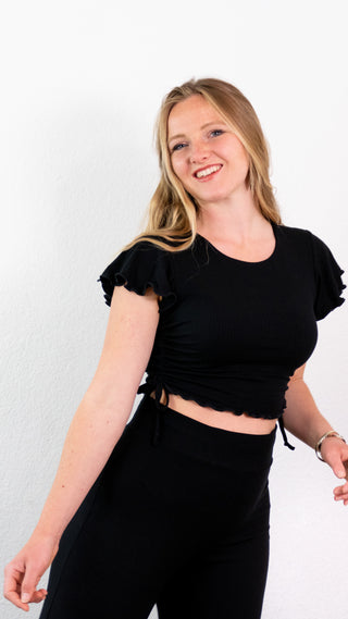 Gestrickte Crop Bluse mit Kordelzug aus Tencel in schwarz