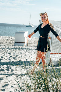 FARRAH Crop Pullover black - wrap design with ruffles — Ansicht 7