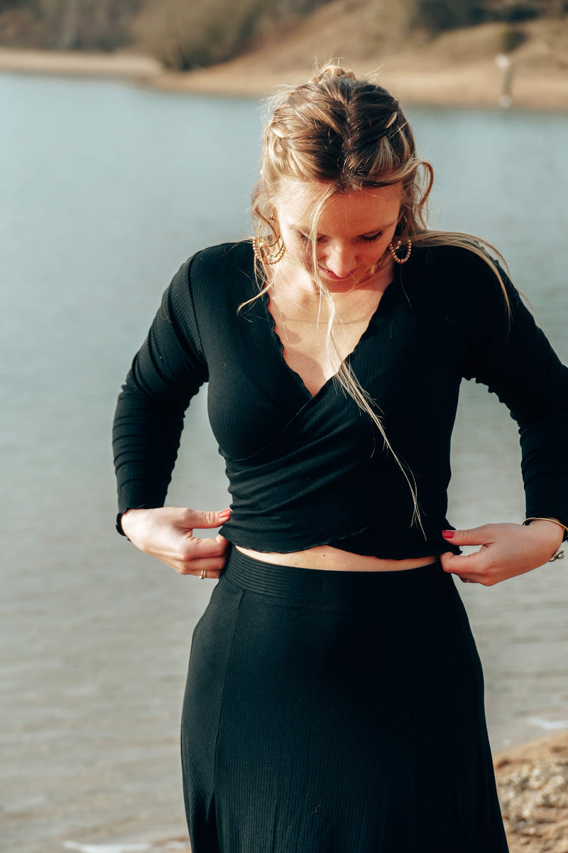 FARRAH Crop Pullover black - wrap design with ruffles — Ansicht 16