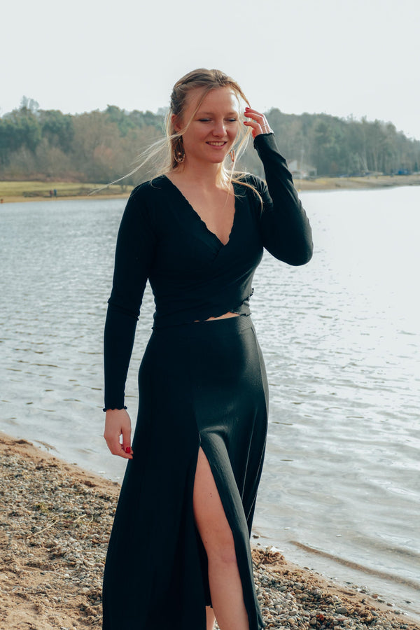 FARRAH Midiskirt black – High Waist Ruffle Hem Slit