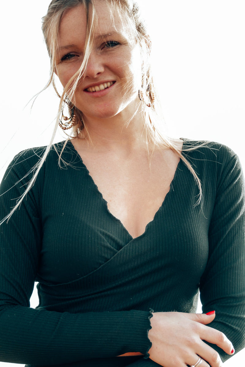 FARRAH Crop Pullover black - wrap design with ruffles — Ansicht 6