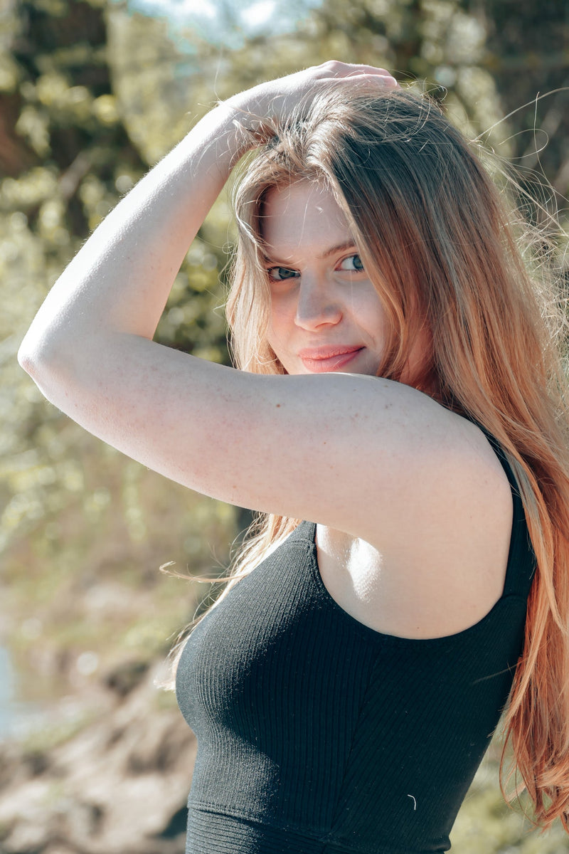 FARRAH Crop Top black – Eng anliegend | Knitwear | Breite Träger — Ansicht 3