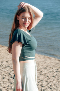 FARRAH Crop Wrap Top deep green – TENCEL™ Modal sustainable — Ansicht 3