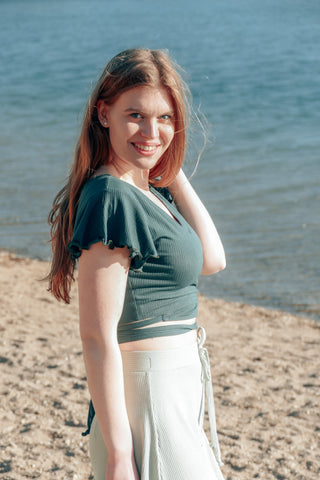 Wickeltop zum Binden in Crop Länge in deep green