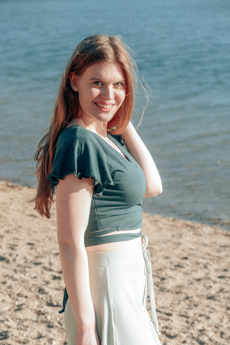 FARRAH Crop Wrap Top deep green – TENCEL™ Modal sustainable — Ansicht 5