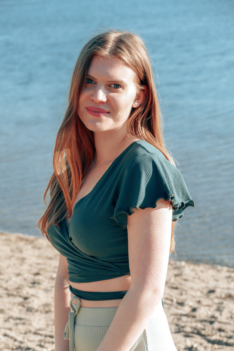 FARRAH Crop Wrap Top deep green – TENCEL™ Modal sustainable — Ansicht 7