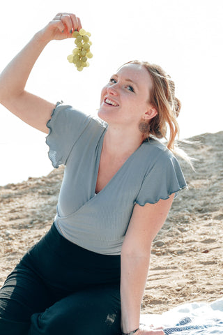 Sommerliches Crop Top zum Wickeln in himmelblau