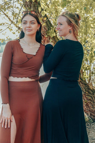 FARRAH Midiskirt pecan – High Waist | Schlitz | Rüschen-Saum