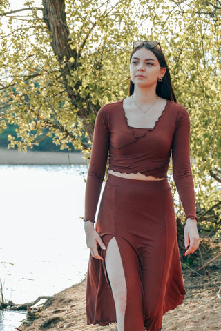 FARRAH Midiskirt pecan – High Waist | Schlitz | Rüschen-Saum