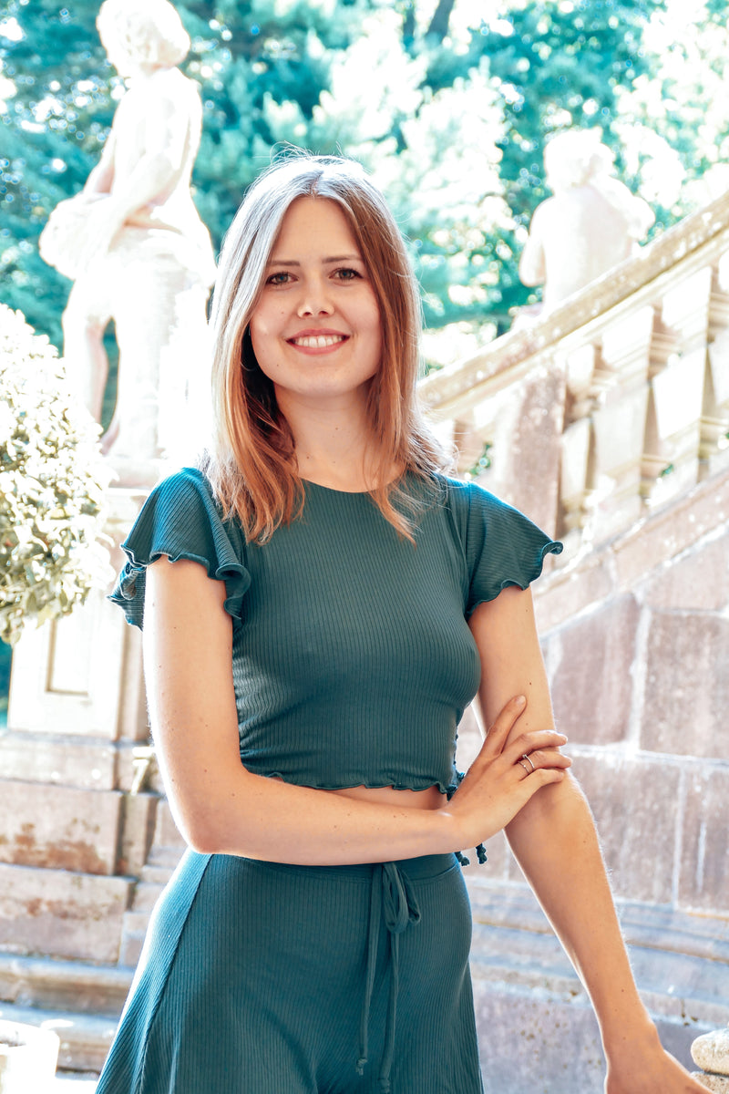 FARRAH Crop T-Shirt deep green – Lyocell, Schmetterlingsärmel, Schnürung — Ansicht 9