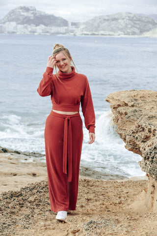 Nachhaltige und sehr bequeme High Waist Hose für den Herbst und Winter 2023 zu schicken Anlässen