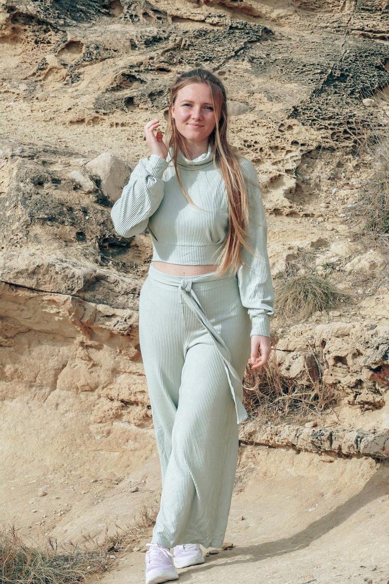 Aila Crop Pullover Mint – Turtleneck Sweater made of LENZING™ Viscose — Ansicht 2