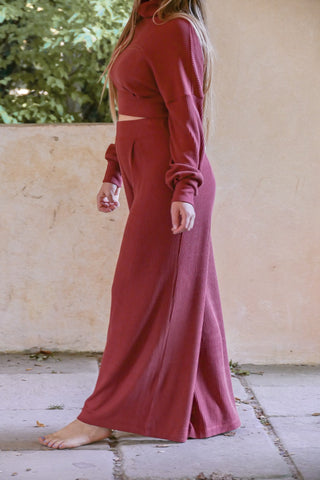 Feminine und sehr bequeme Hose für dein neues Wohlfühlen Outfit im Winter aus warmen und kuscheligem Stoff mit Rippen