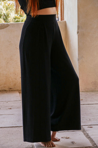 Gerippte Hose mit Kellerfalten aus nachhaltigem Stoff Ecovero Viskose