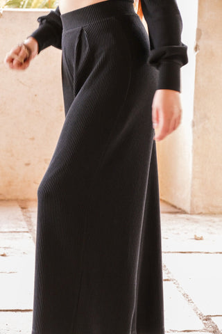 Bequeme und sehr schöne High Waits Hose für Damen im Winter 