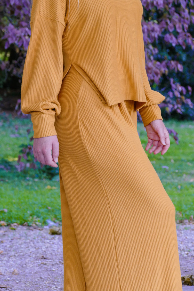 Aila Comfy Pants Amber – Sustainable feel-good trousers made of LENZING™ Viscose with wide leg — Ansicht 7