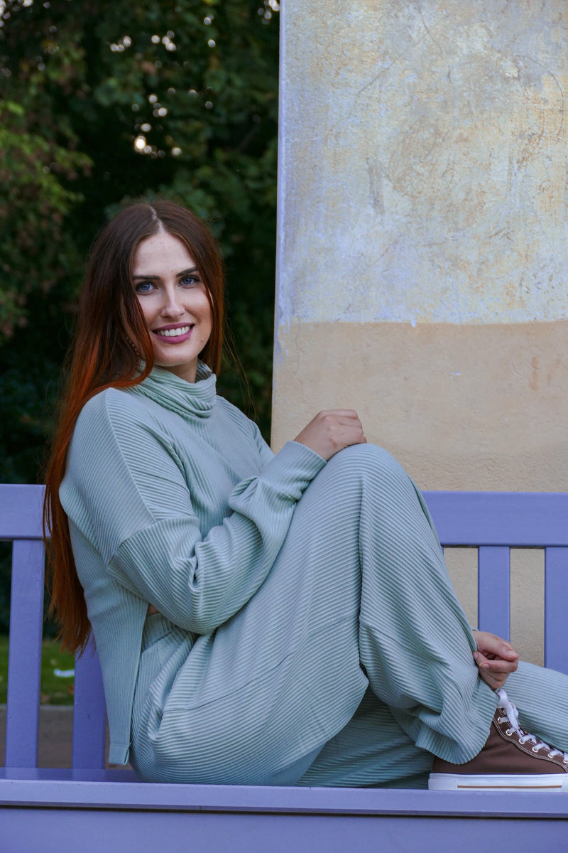 Aila Basic Pullover Mint – LENZING™ ECOVERO™ Viscose Roll-Neck Pullover — Vivien Joy