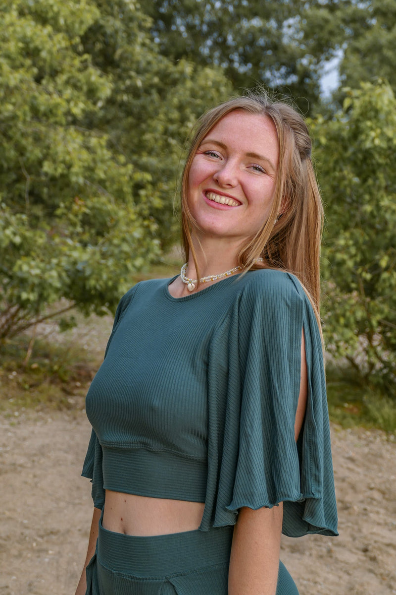 Farrah Flower Top Deep Green – Schmetterlingsärmel, Lyocell — Vivien Joy