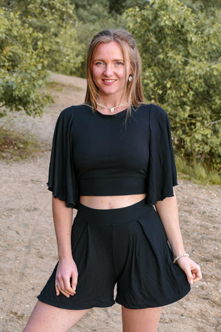 Schwarze High-Waist Shorts aus nachhaltigem Tencel-Stoff