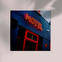 Motel Neon Sign on Blue Building – Photography Poster — Ansicht 2